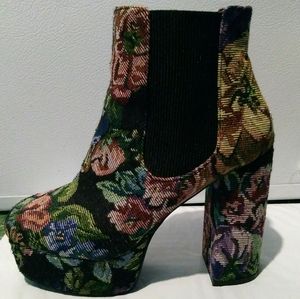 Forever 21 boots size 8 floral pattern super cute